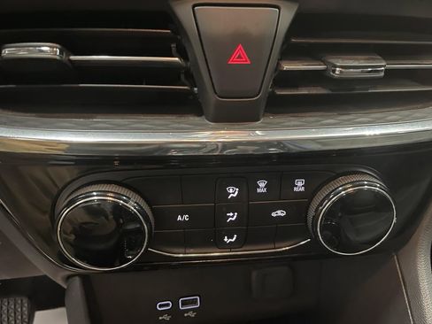 Used 2025 Buick Encore GX Sport Touring AWD/4WD image 13