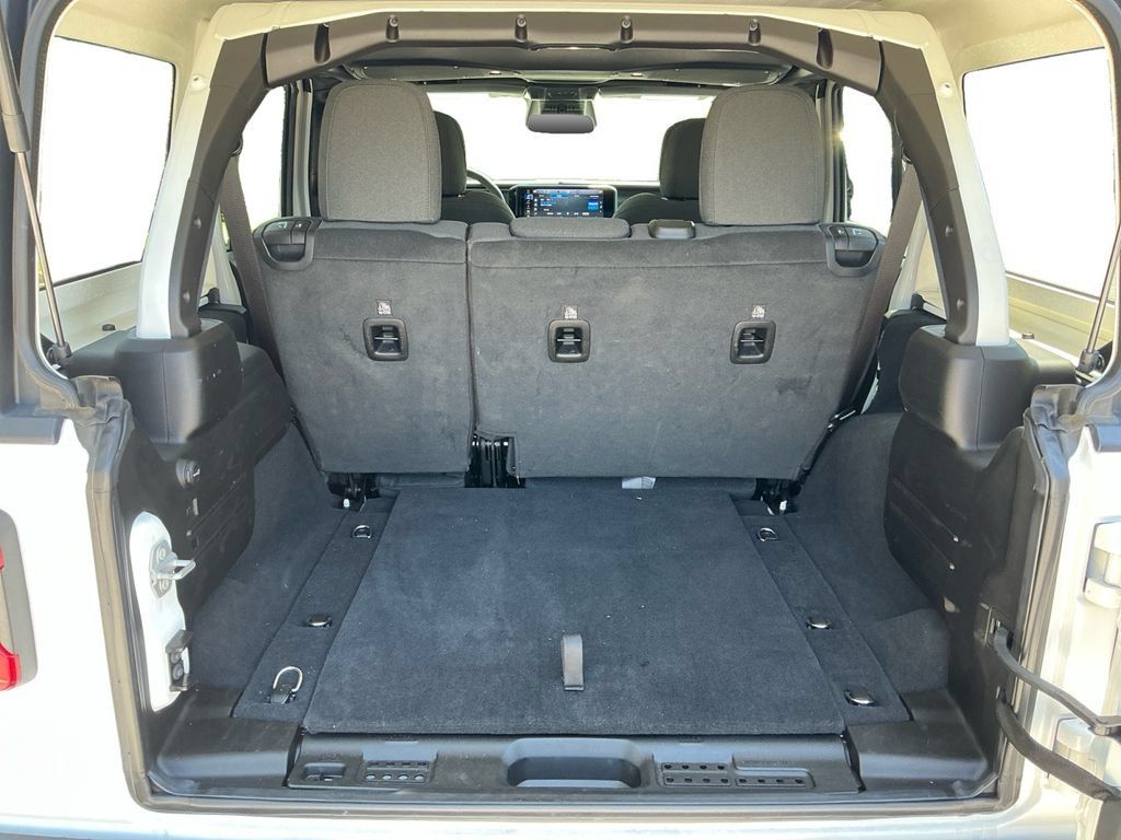 Used 2026 Jeep Wrangler Unlimited Rubicon AWD/4WD image 14