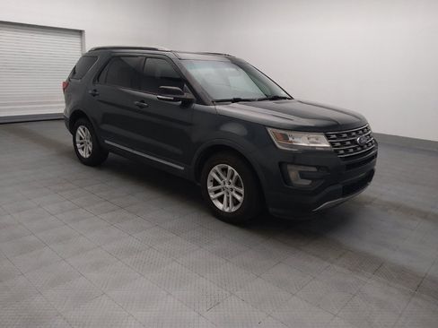 Used 2016 Ford Explorer XLT w/ Equipment Group 202A FWD image 11