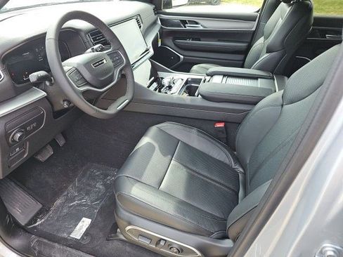 New 2026 Jeep Grand Wagoneer 4WD image 18