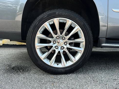 Used 2019 Cadillac Escalade ESV Luxury AWD/4WD image 23