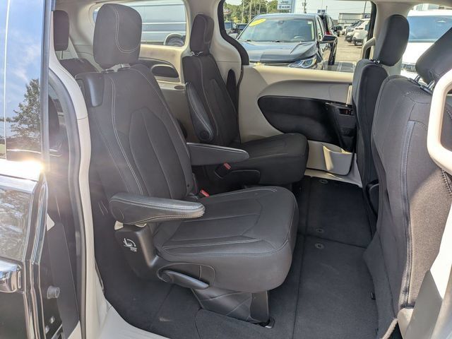 Certified 2024 Chrysler Voyager LX FWD image 32