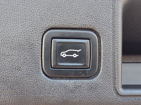 Used 2022 GMC Terrain SLT image 29