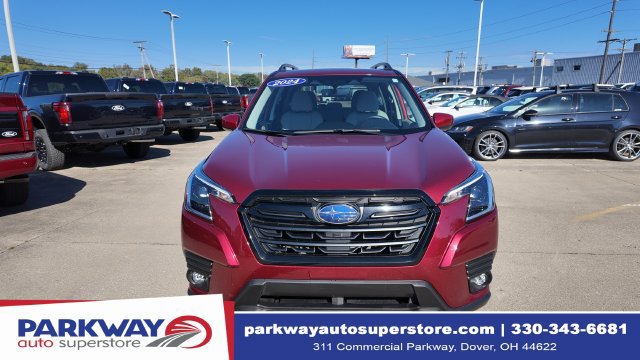 Used 2024 Subaru Forester Premium w/ Convenience Package AWD/4WD image 2