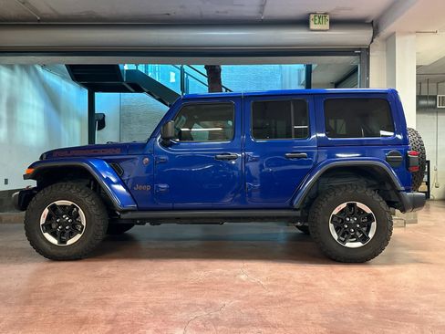 Used 2018 Jeep Wrangler Unlimited Rubicon image 2