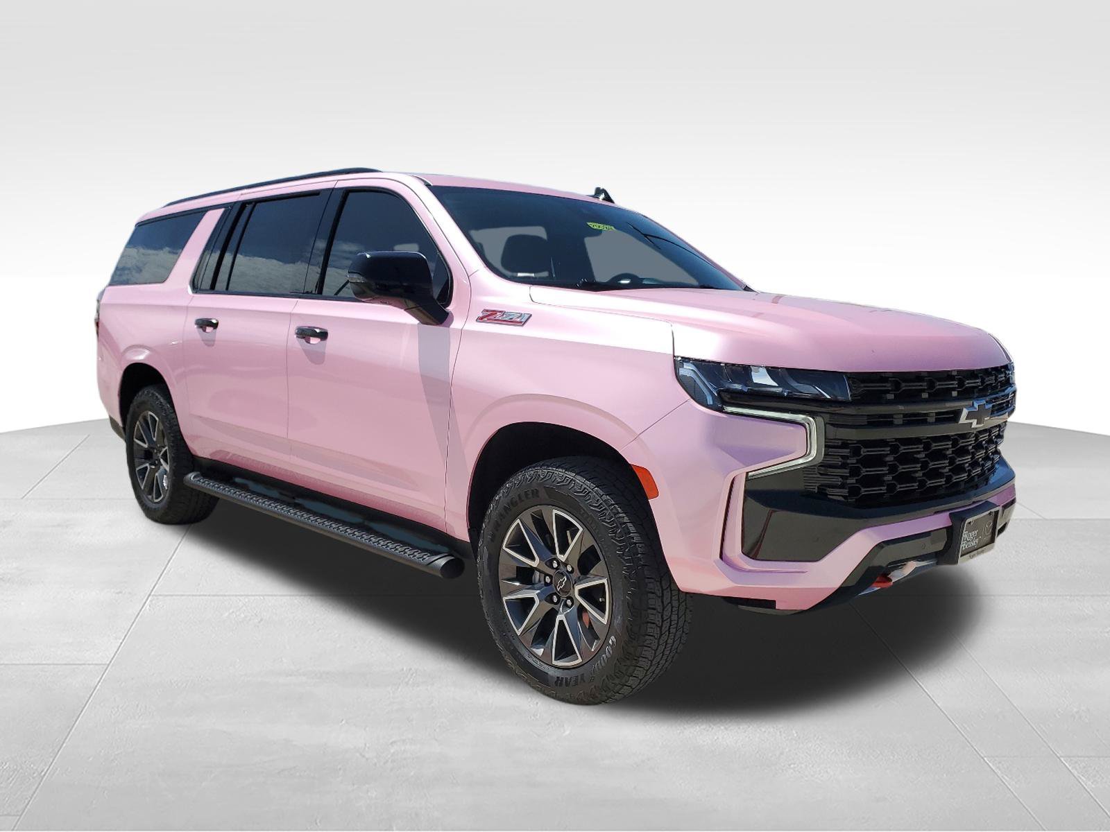 Used 2024 Chevrolet Suburban Z71 w/ Luxury Package AWD/4WD image 3
