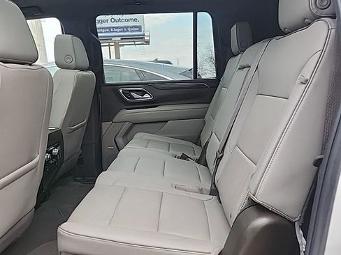 Certified 2023 GMC Yukon XL SLT w/ SLT Luxury Package image 16