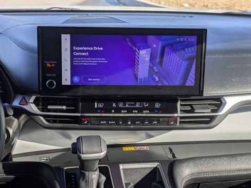 Used 2025 Toyota Sienna XLE image 15