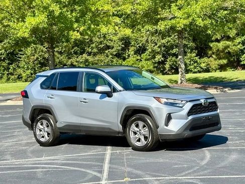 Used 2025 Toyota RAV4 XLE w/ Convenience Package AWD/4WD image 10