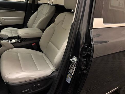 Certified 2023 Kia Telluride S w/ S Sunroof Package AWD/4WD image 11