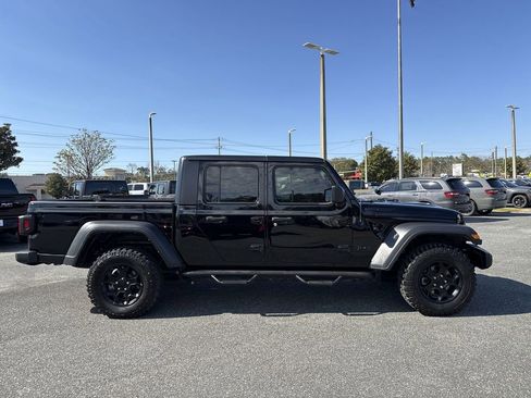 Used 2023 Jeep Gladiator Sport w/ Off Road Group image 2