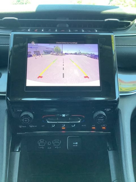 Used 2023 Jeep Grand Cherokee Laredo AWD/4WD image 24