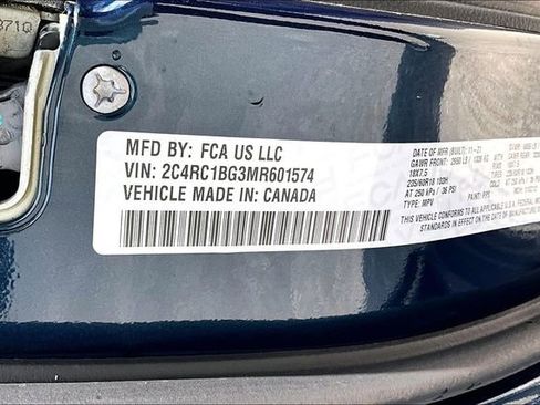 Used 2021 Chrysler Pacifica Touring-L w/ Uconnect Theater Family Group FWD image 19