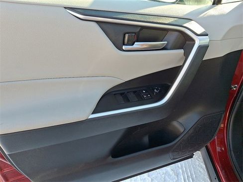 Used 2021 Toyota RAV4 XLE image 12