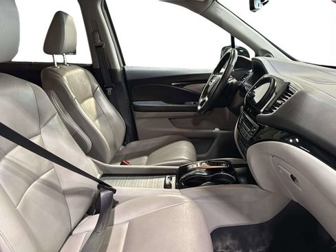 Used 2022 Honda Pilot Touring image 11