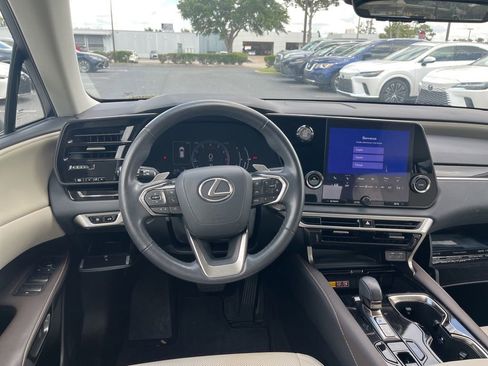 Used 2024 Lexus RX 350 FWD w/ Technology Package image 4