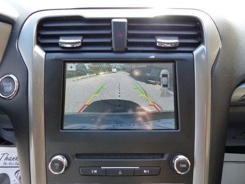 Used 2018 Ford Fusion SE w/ Fusion SE Technology Package FWD image 33
