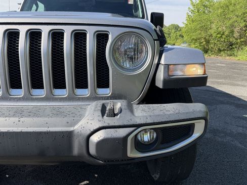 Used 2020 Jeep Wrangler Unlimited Sahara AWD/4WD image 7