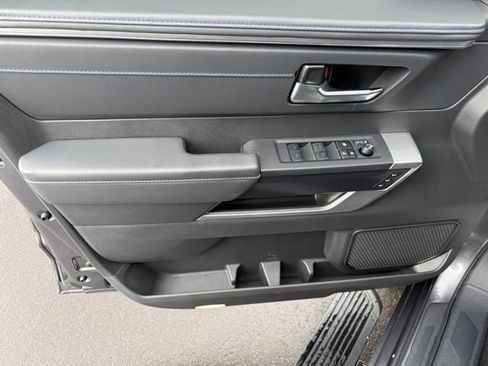 Used 2025 Toyota Sequoia Platinum image 3