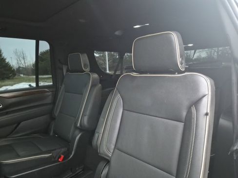 Used 2021 Chevrolet Suburban Premier w/ Premium Package image 28