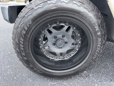 Used 2017 Jeep Wrangler Unlimited Sahara w/ Connectivity Group image 6