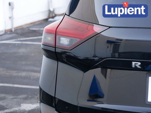 Used 2025 Nissan Rogue SV image 5