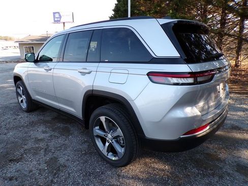 New 2026 Jeep Grand Cherokee Limited w/ Luxury Tech Group II AWD/4WD image 3