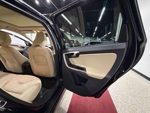Used 2016 Volvo XC60 T6 Platinum w/ Climate Package AWD/4WD image 28