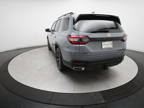 Certified 2025 Honda Pilot Black Edition image 36