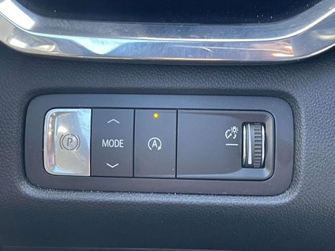 Used 2024 GMC Acadia Elevation image 22