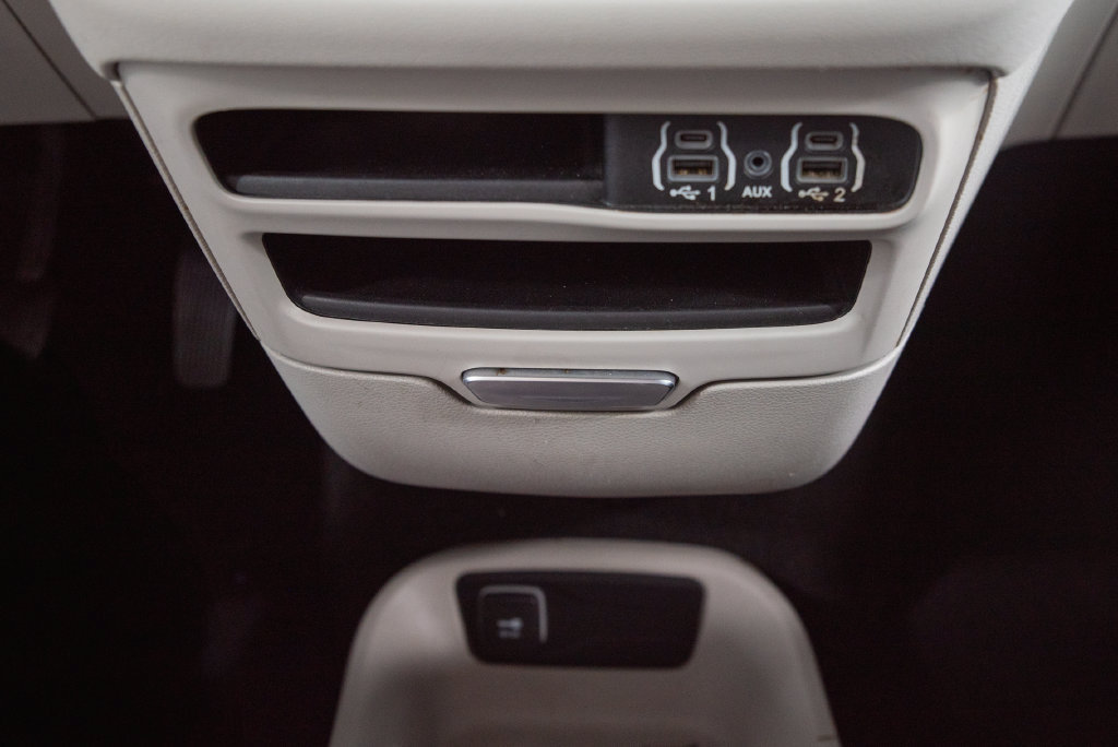 Used 2024 Chrysler Pacifica Touring-L FWD image 29