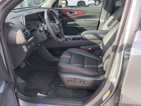 New 2026 Chevrolet Traverse RS w/ LPO, Floor Liner Package FWD image 11