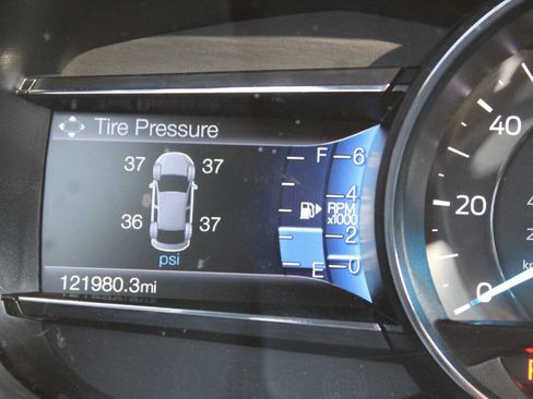 Used 2018 Ford Explorer XLT w/ Equipment Group 202A image 27