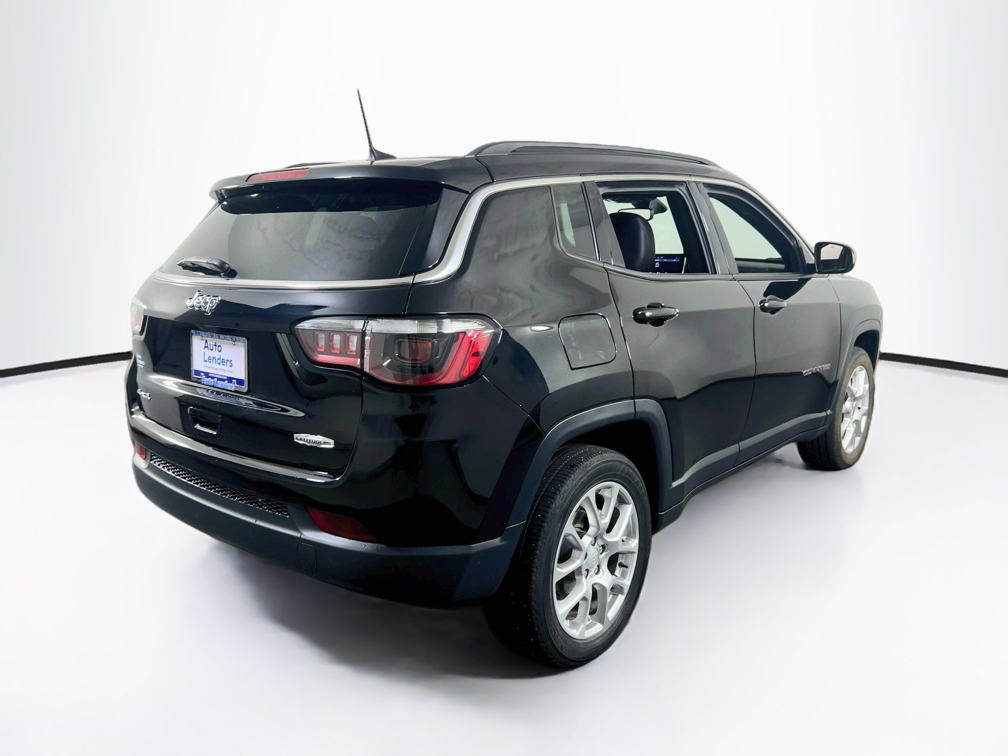 Used 2023 Jeep Compass Latitude AWD/4WD image 5