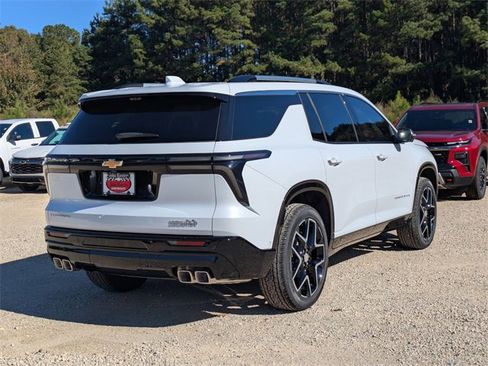 New 2026 Chevrolet Traverse High Country image 2