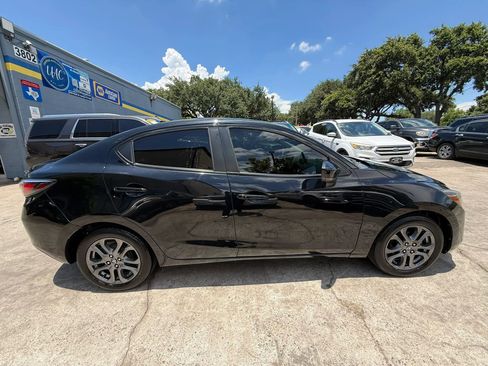 Used 2019 Toyota Yaris LE FWD image 8