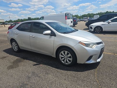Used 2016 Toyota Corolla LE FWD image 3