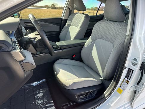 Used 2025 Toyota Camry SE image 11