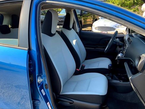 Used 2015 Toyota Prius C Two image 8