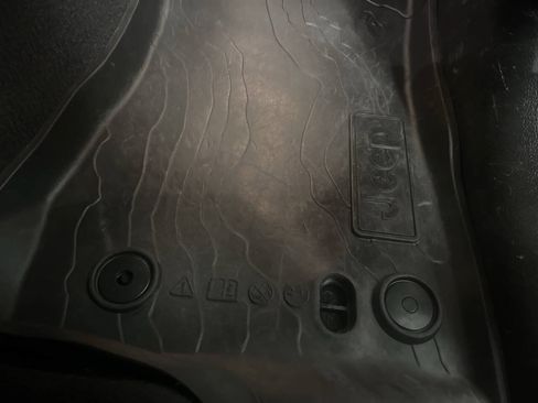 Used 2022 Jeep Wrangler Unlimited Sahara AWD/4WD image 12