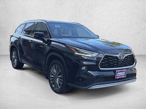 Used 2021 Toyota Highlander Platinum AWD/4WD image 3