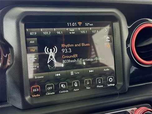 Used 2022 Jeep Gladiator Sport image 25