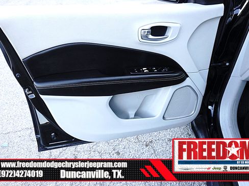 Used 2018 Jeep Compass Latitude FWD image 40