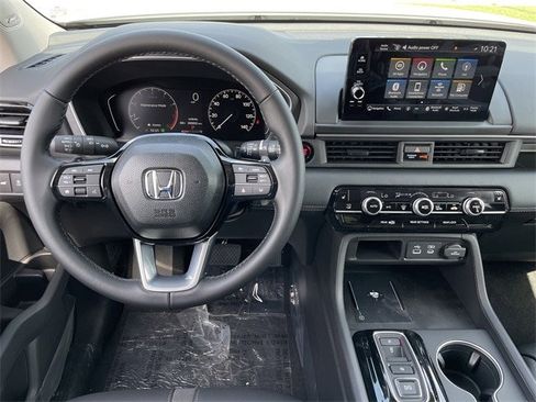 New 2025 Honda Pilot Touring image 11