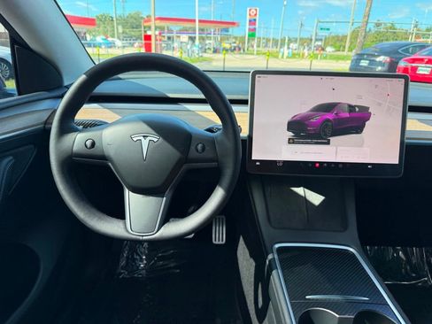 Used 2023 Tesla Model Y Performance image 21