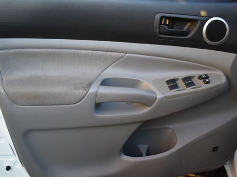 Used 2011 Toyota Tacoma 4x4 Double Cab image 17