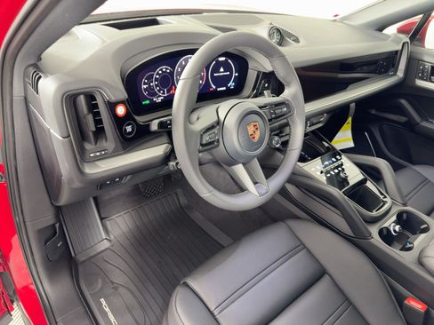 Certified 2026 Porsche Cayenne E-Hybrid Coupe AWD/4WD image 4