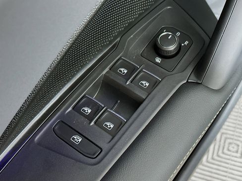 New 2026 Volkswagen Tiguan SE image 17