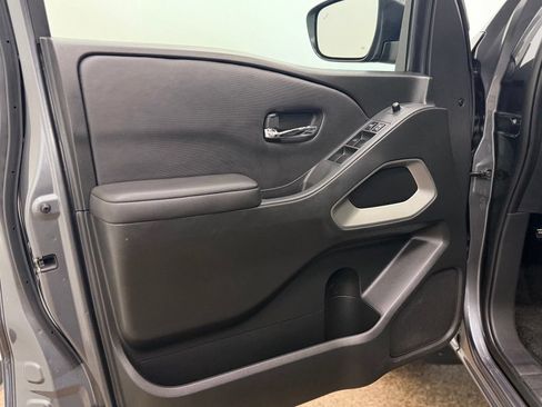 Used 2023 Nissan Frontier SV w/ SV Convenience Package AWD/4WD image 11