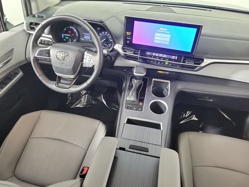 Used 2025 Toyota Sienna XLE FWD image 14